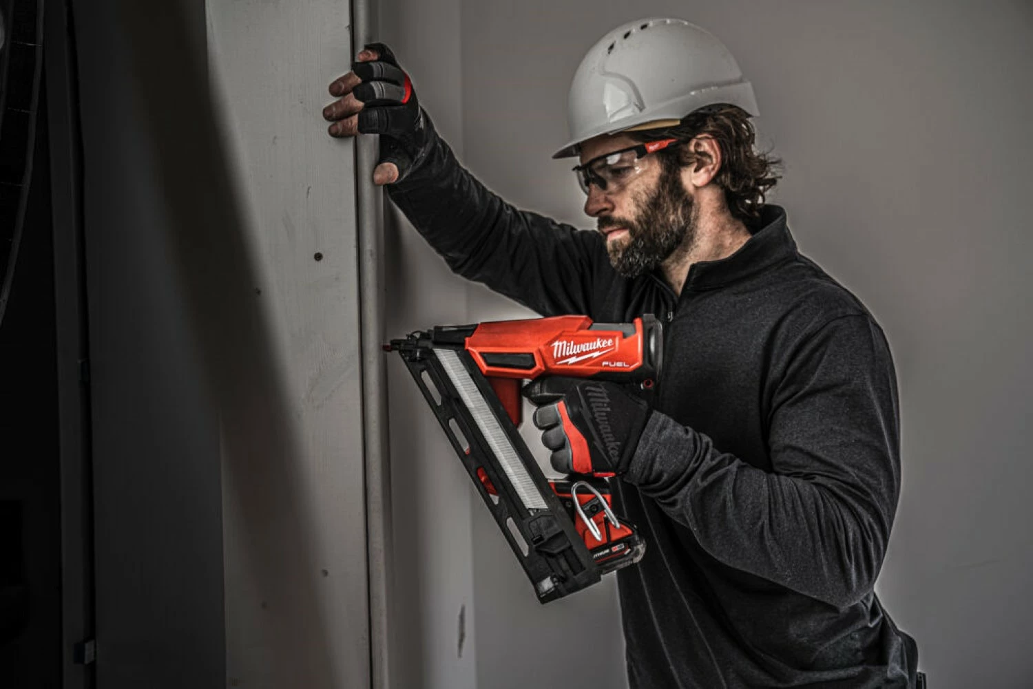 Milwaukee M18 FN15GA-0X Cloueuse sans fil - 18V Li-ion - boîte HD - Machine seule-image