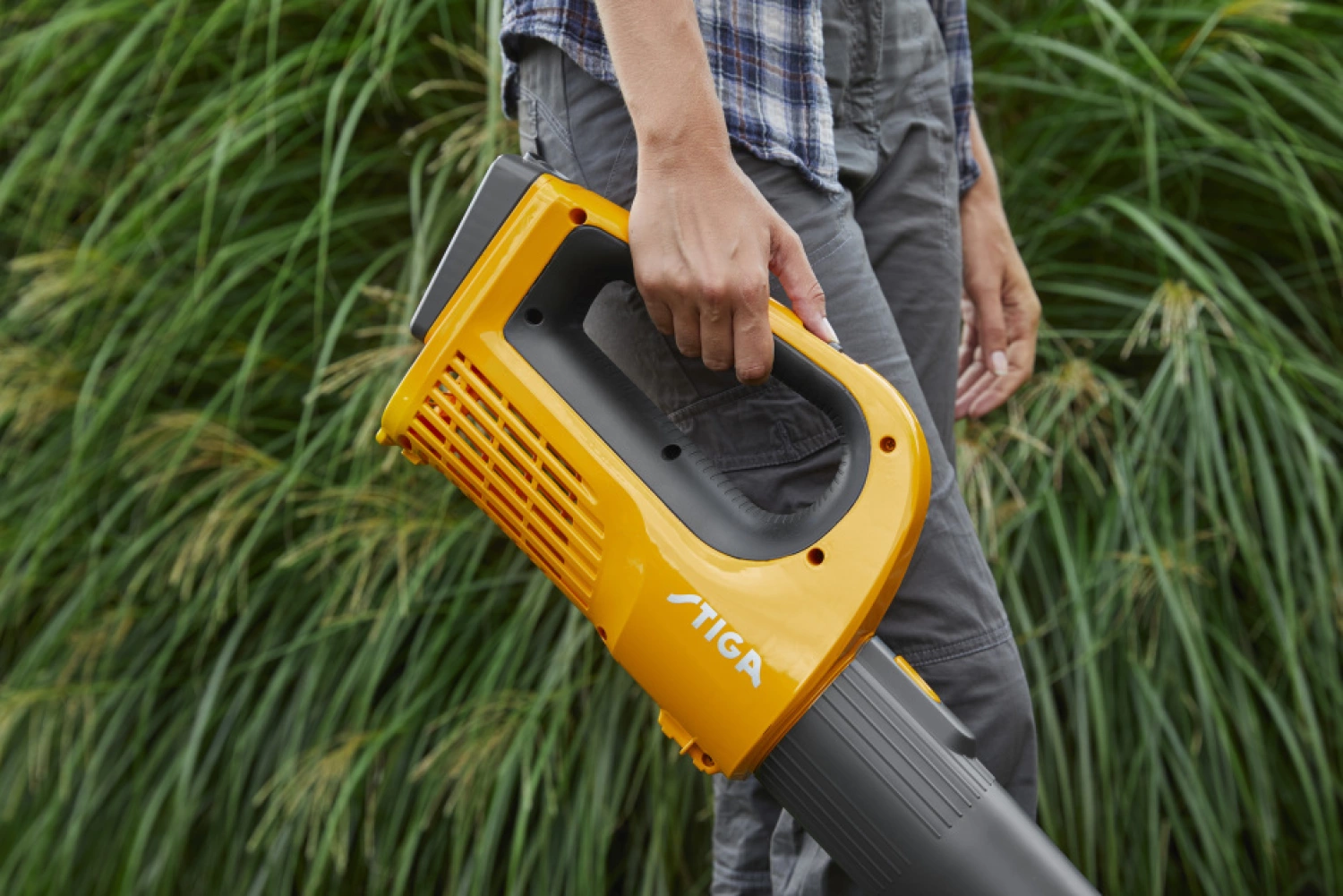 Stiga BL 100e Kit souffleur de feuilles Accu (1x 4.0Ah) - 32m/s - 7.8m³/min-image