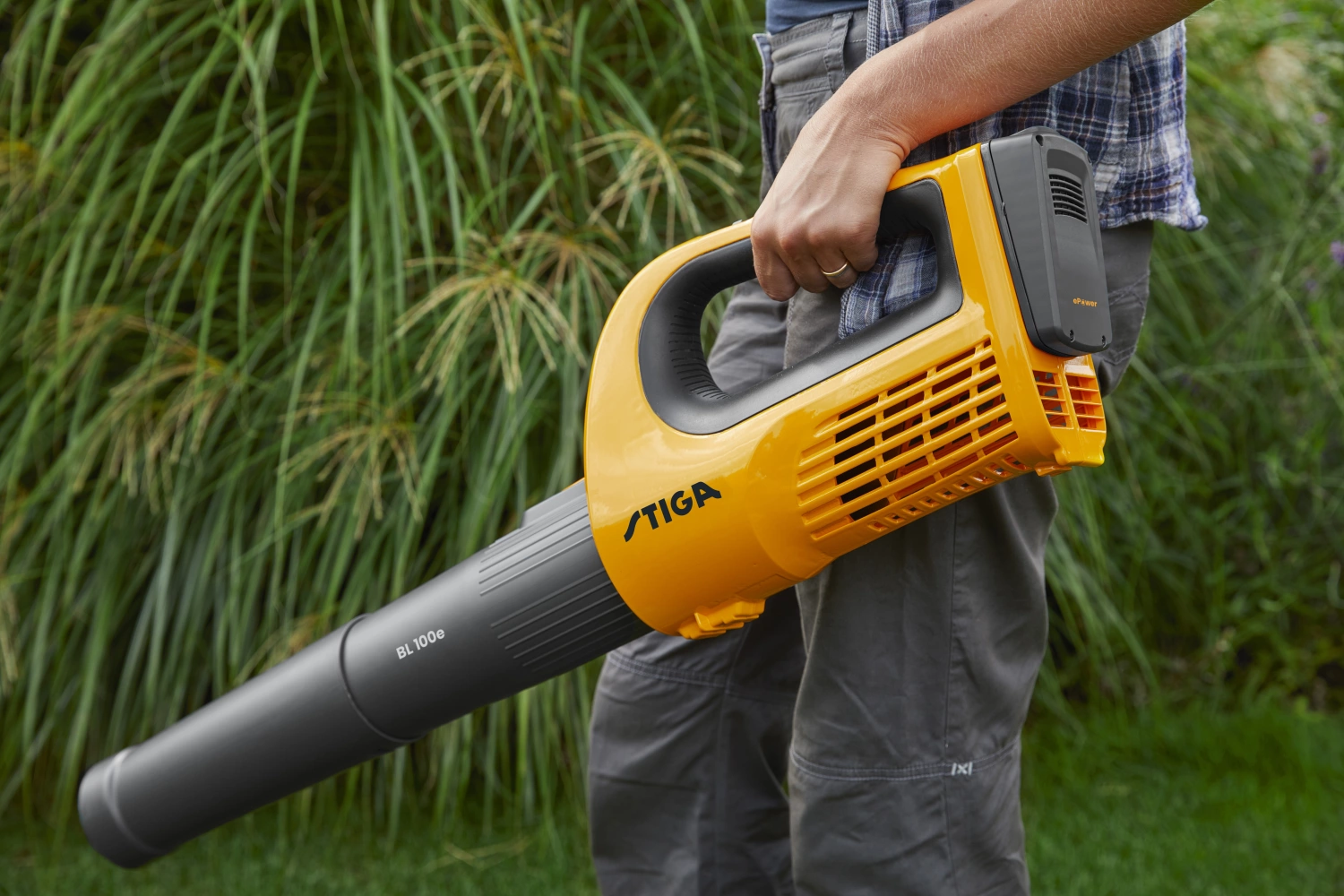 Stiga BL 100e Kit souffleur de feuilles Accu (1x 4.0Ah) - 32m/s - 7.8m³/min-image