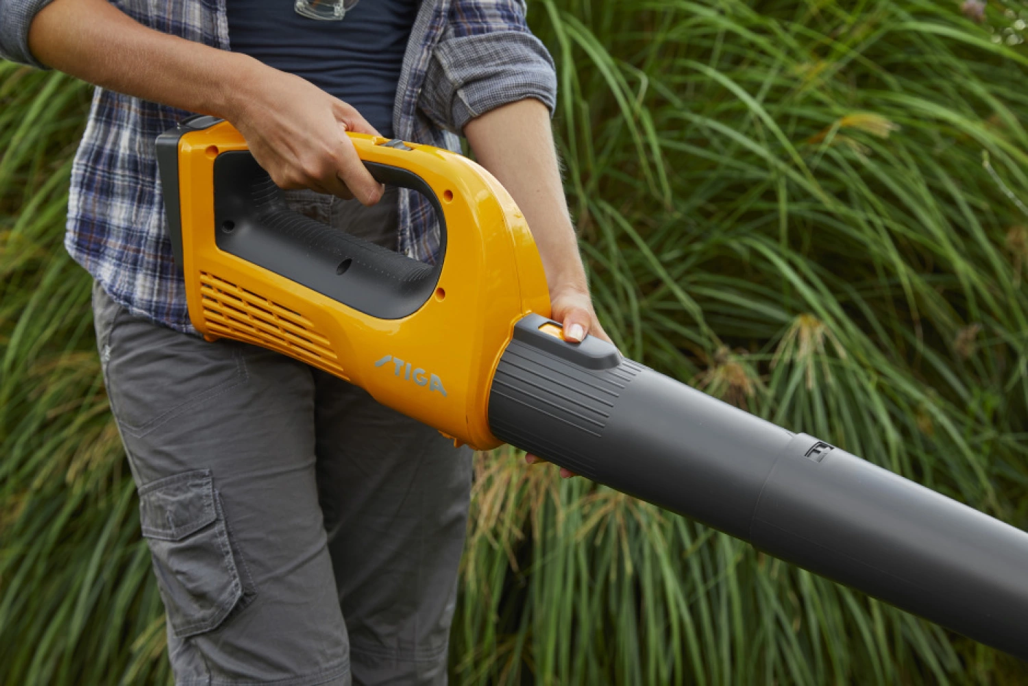 Stiga BL 100e Kit souffleur de feuilles Accu (1x 4.0Ah) - 32m/s - 7.8m³/min-image