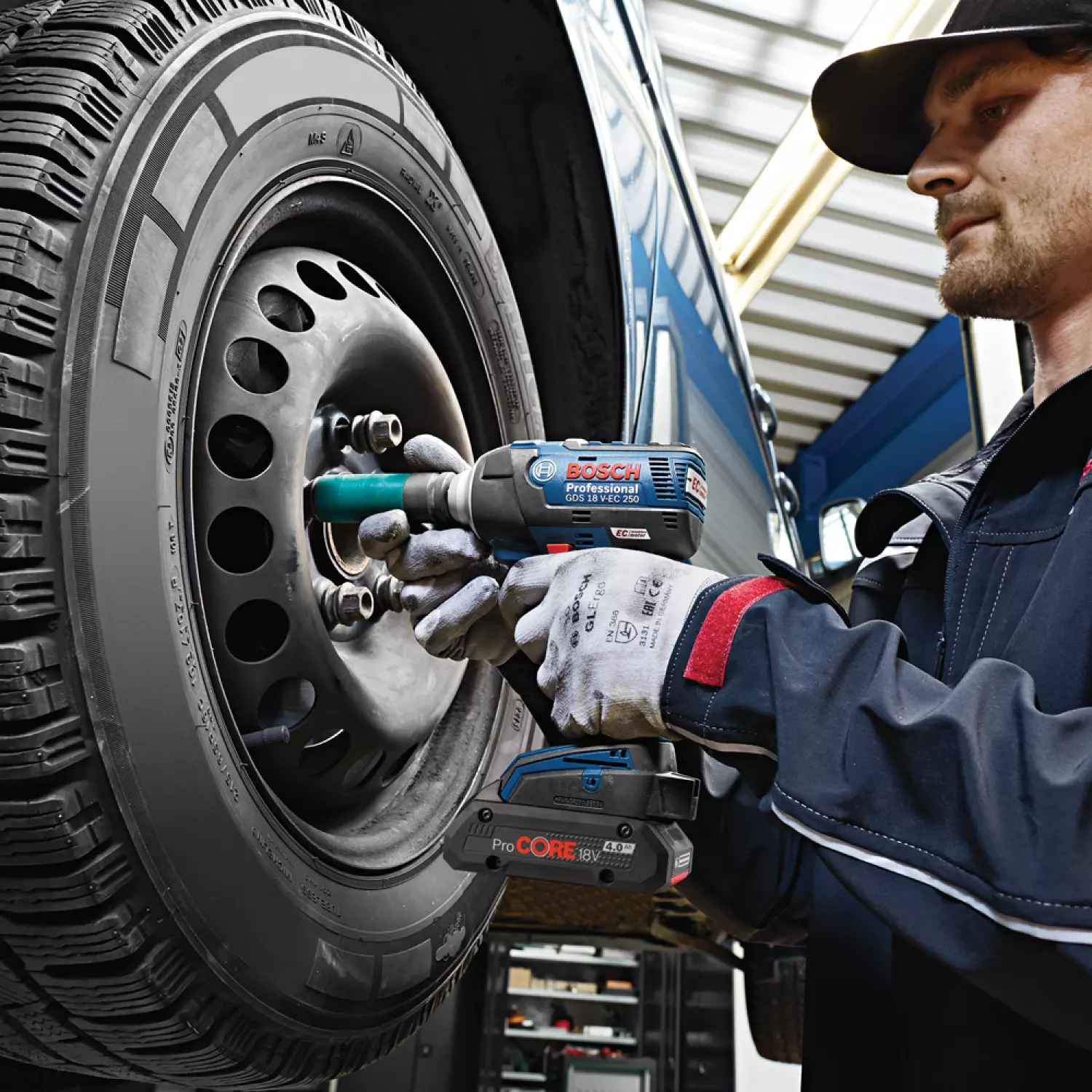 Bosch 1600A01BA3 18V Li-Ion accu starterset (2x 4.0Ah) + lader-image