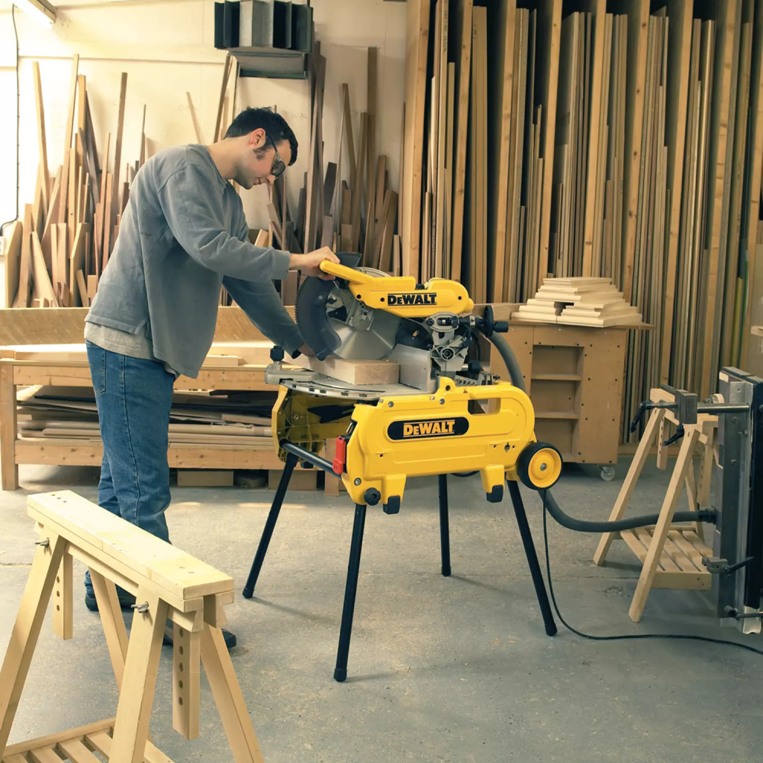 DeWALT D27107 Tafel afkort- en verstekzaag / combinatiezaagmachine - 2000W - 305 x 30mm-image