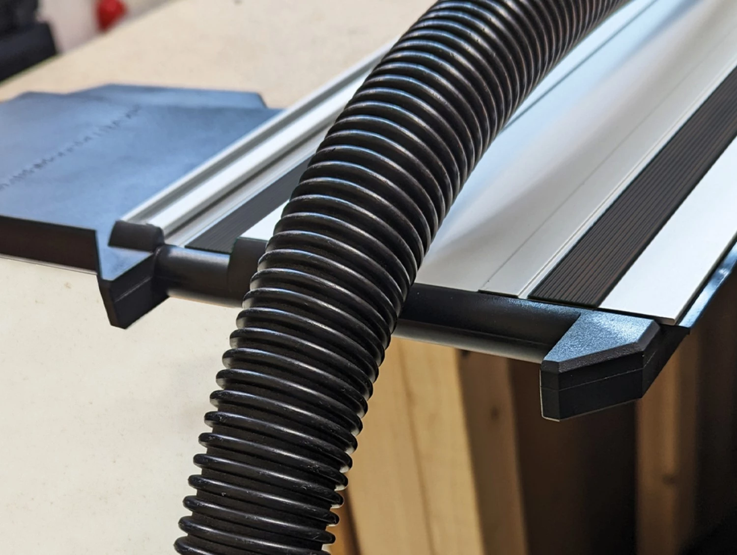 StealthMounts TSS-L-MW-1 Baanzaagvierkant voor Milwaukee geleiderails - 90 graden-image