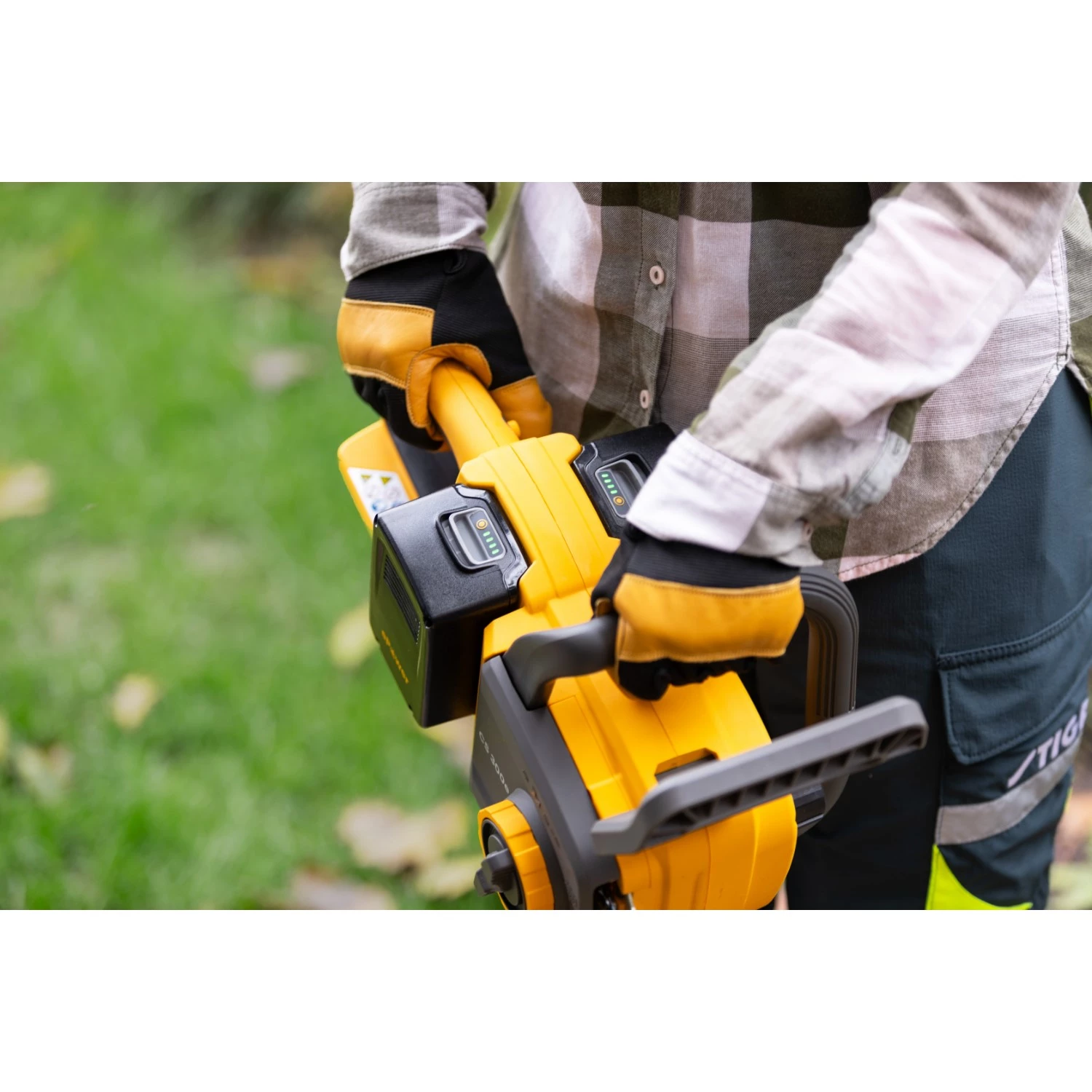 Stiga CS 300e Kit Tronçonneuse sans fil (2x 4,0Ah batterie) - 20V-image