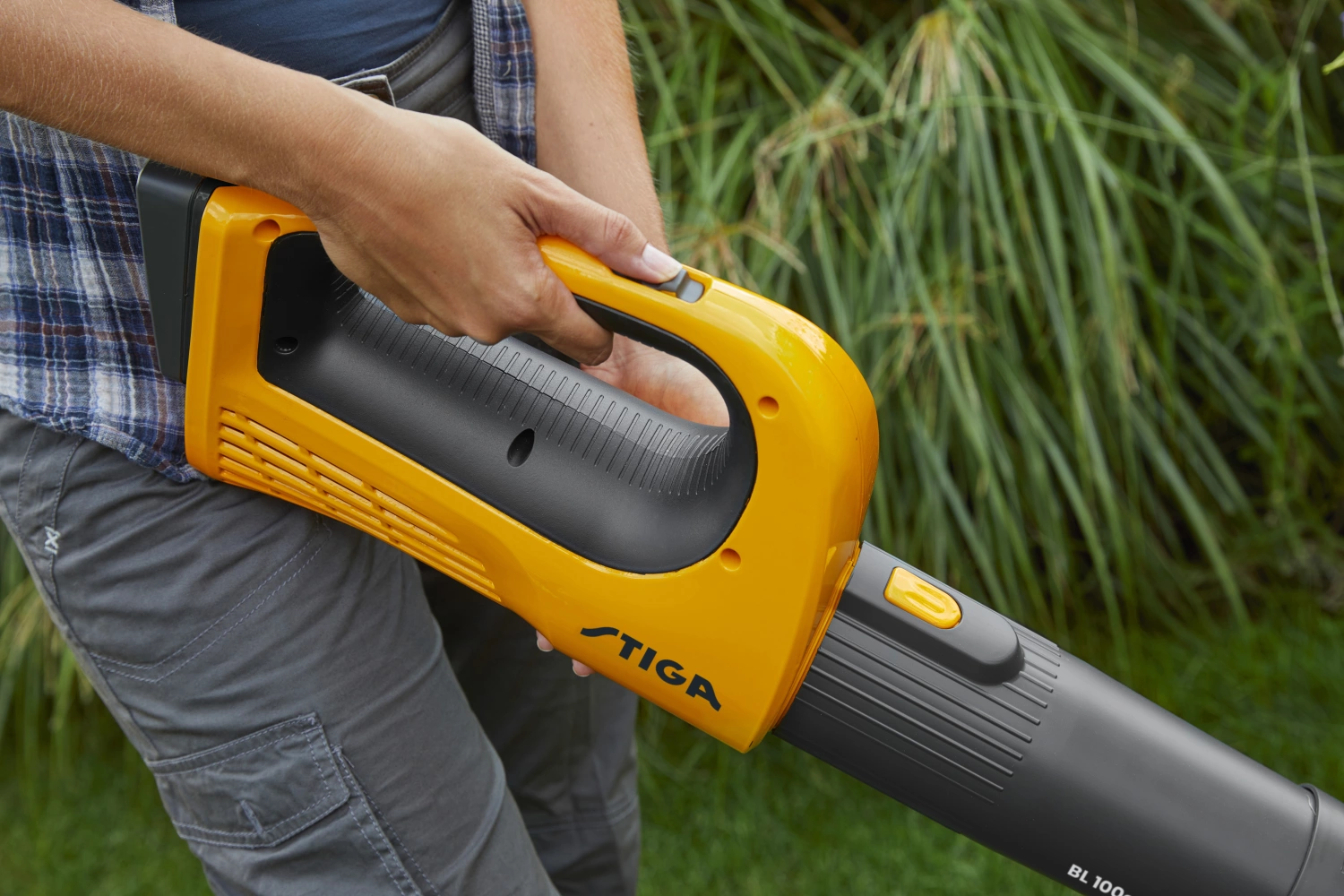 Stiga BL 100e Kit souffleur de feuilles Accu (1x 4.0Ah) - 32m/s - 7.8m³/min-image