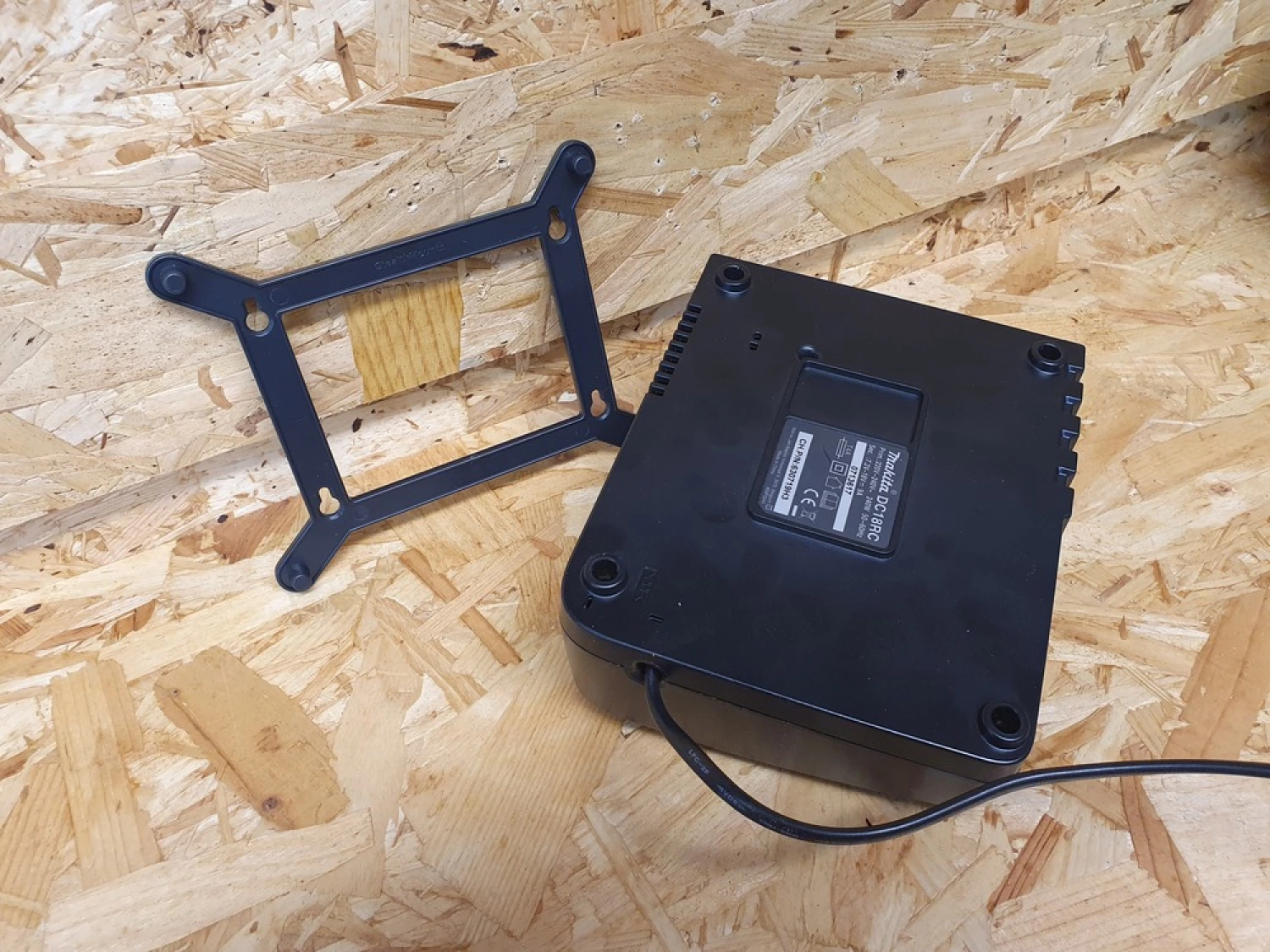 StealthMounts CMC-MK-S Opladerhouder voor Makita DC18RC - 2 stuks-image