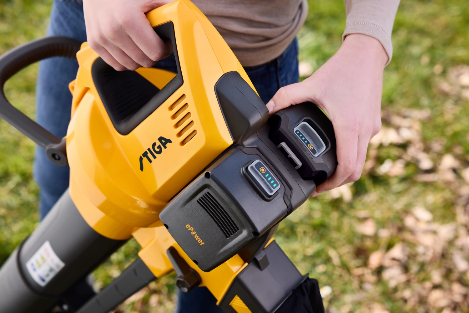 Stiga VS 100e Kit souffleur de feuilles Accu (2x 4.0Ah) - 55m/s - 9.6m³/min-image