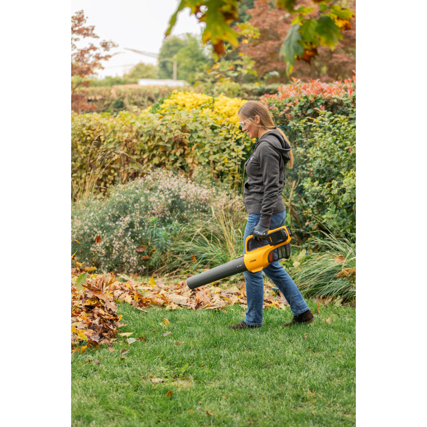 Stiga BL 300e Kit Accu souffleur de feuilles (2x 4,0Ah batterie) - 20V-image