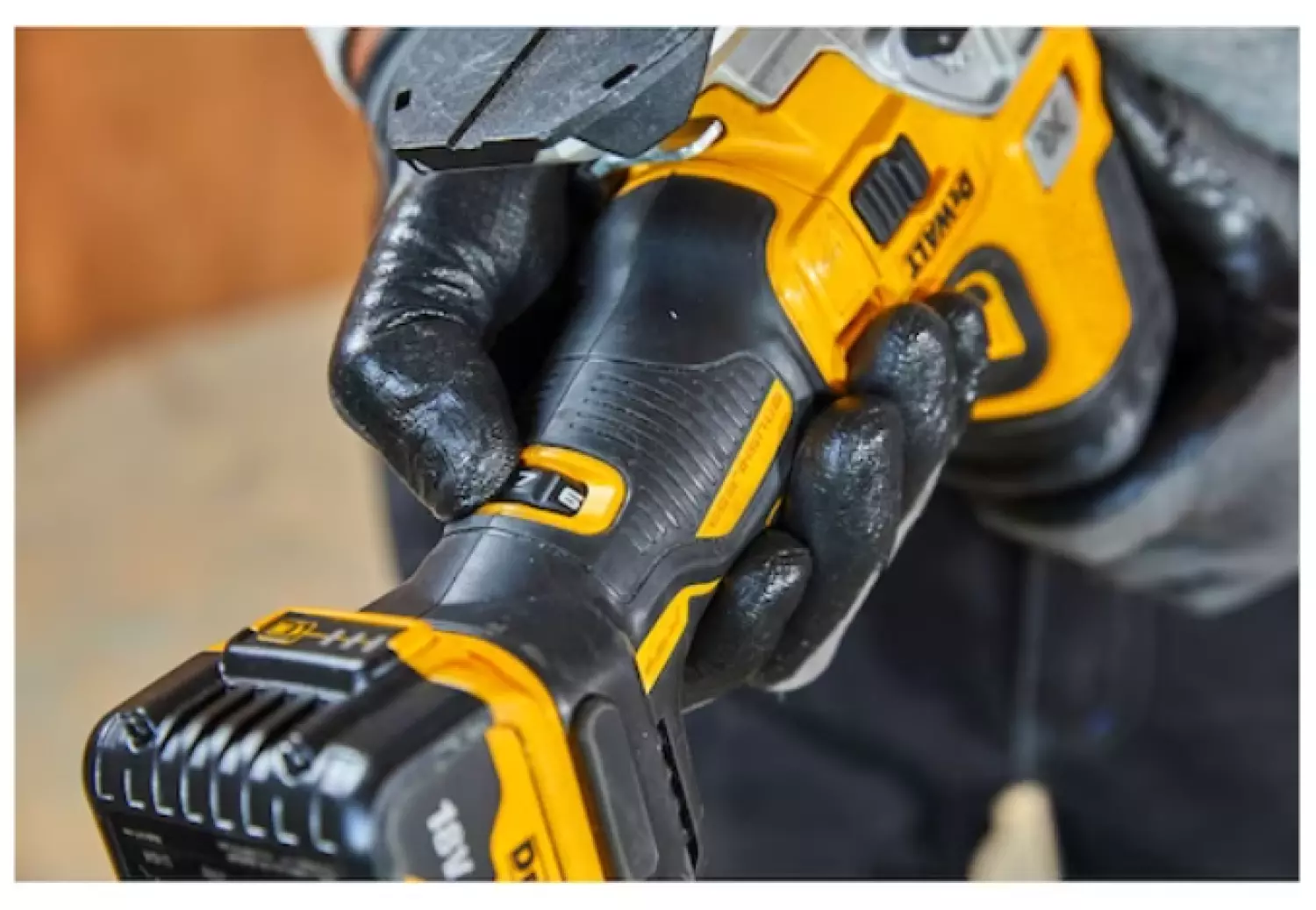 DeWALT DCS335P2 - Scie sauteuse sans fil Li-Ion 18V XR (2x 5.0Ah) dans TSTAK - Poignée T - variable - sans balais-image