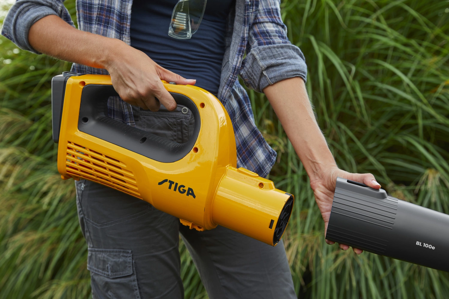 Stiga BL 100e Kit souffleur de feuilles Accu (1x 4.0Ah) - 32m/s - 7.8m³/min-image