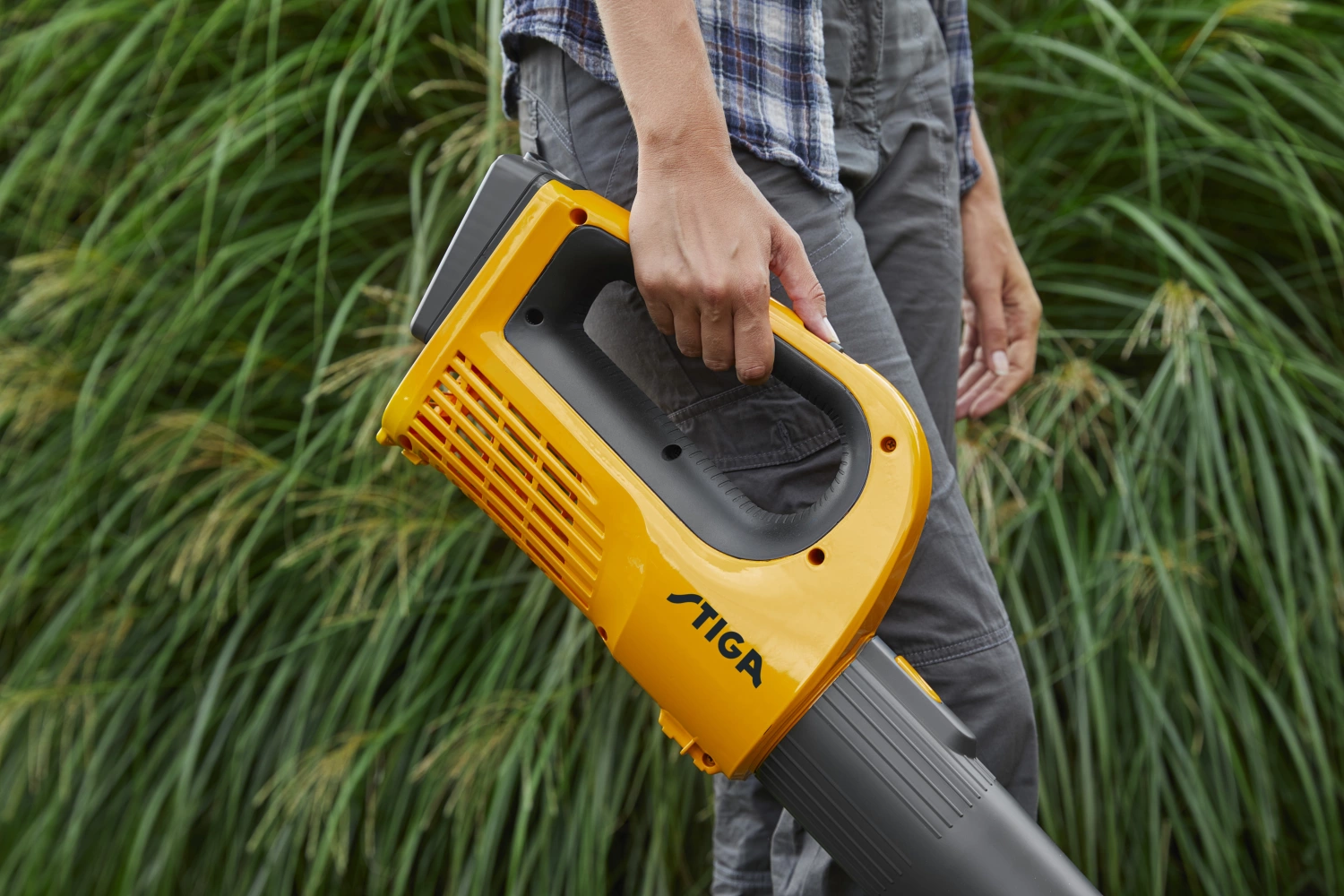 Stiga BL 100e Kit souffleur de feuilles Accu (1x 4.0Ah) - 32m/s - 7.8m³/min-image